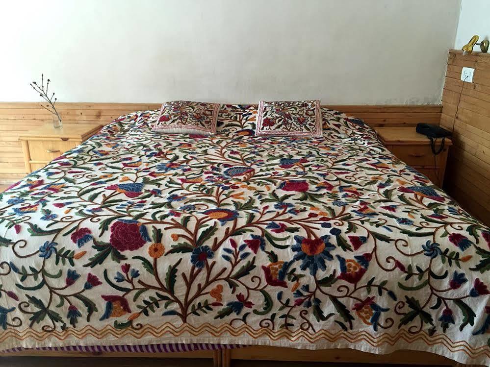 Himalaya House Hotel Pahalgam Bagian luar foto